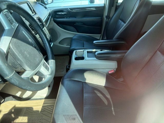 2014 Chrysler Town & Country Touring-L