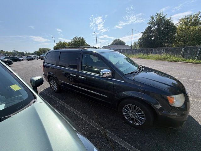 2014 Chrysler Town & Country Touring-L