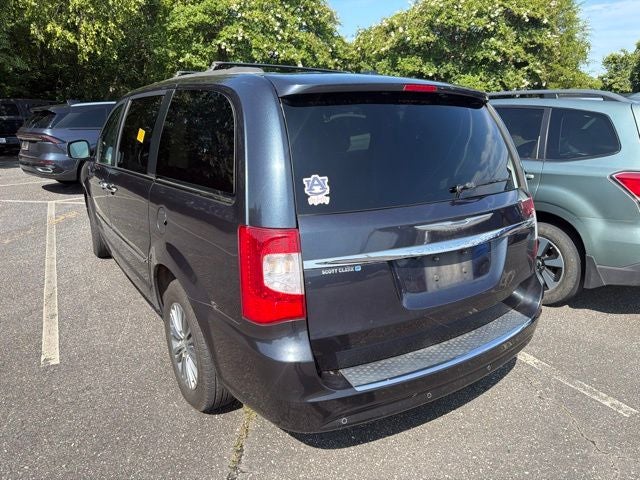 2014 Chrysler Town & Country Touring-L