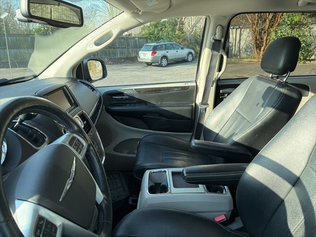 2013 Chrysler Town & Country Touring-L