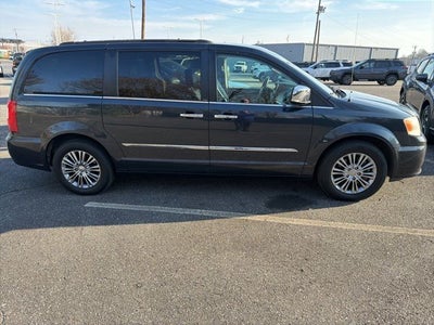 2013 Chrysler Town & Country Touring-L