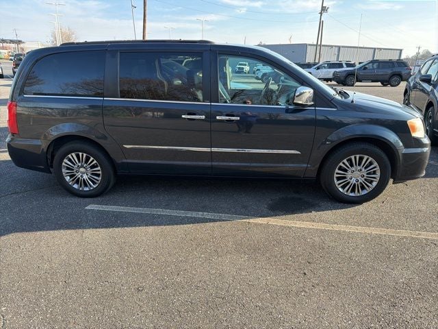 2013 Chrysler Town & Country Touring-L