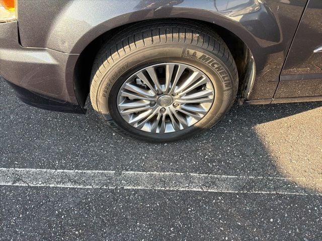 2013 Chrysler Town & Country Touring-L