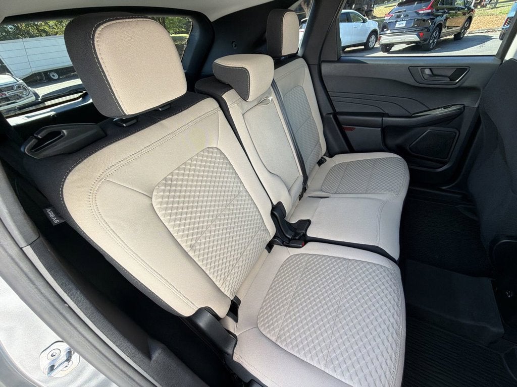 2022 Ford Escape Hybrid SE