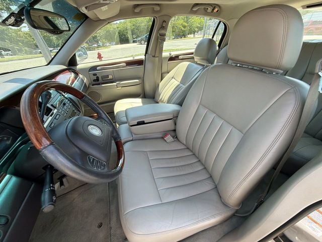 2003 Lincoln Town Car Signature