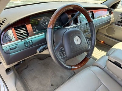 2003 Lincoln Town Car Signature