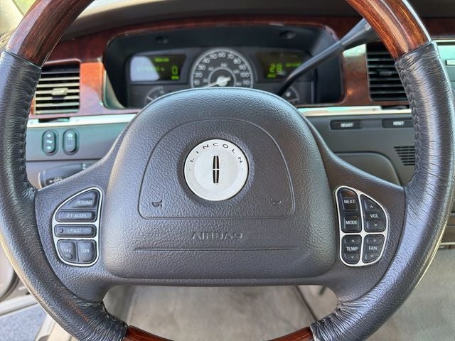 2003 Lincoln Town Car Signature