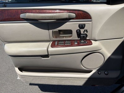 2003 Lincoln Town Car Signature