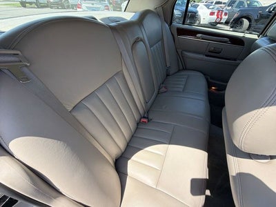 2003 Lincoln Town Car Signature
