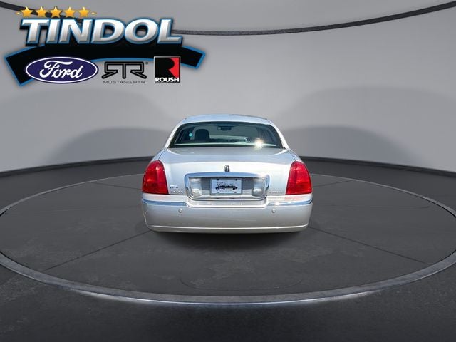2003 Lincoln Town Car Signature