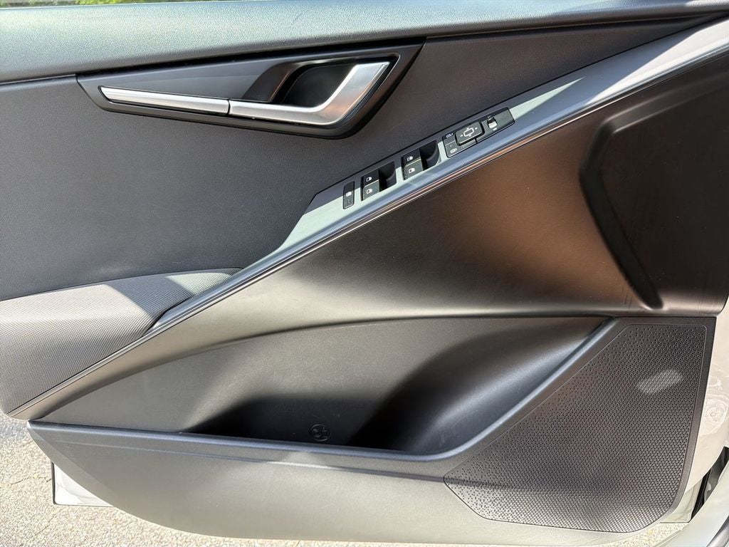 2023 Kia Niro LX