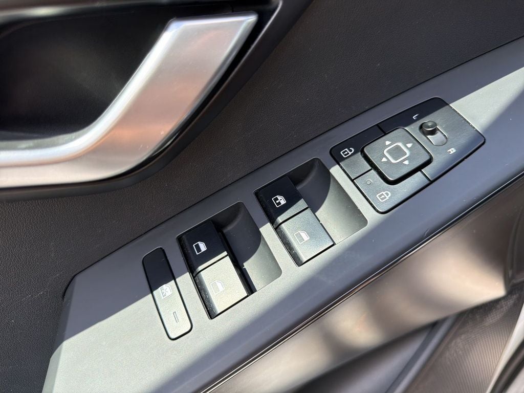 2023 Kia Niro LX