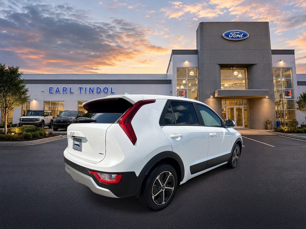 2023 Kia Niro LX