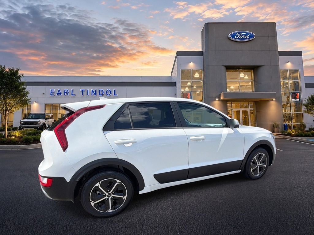2023 Kia Niro LX